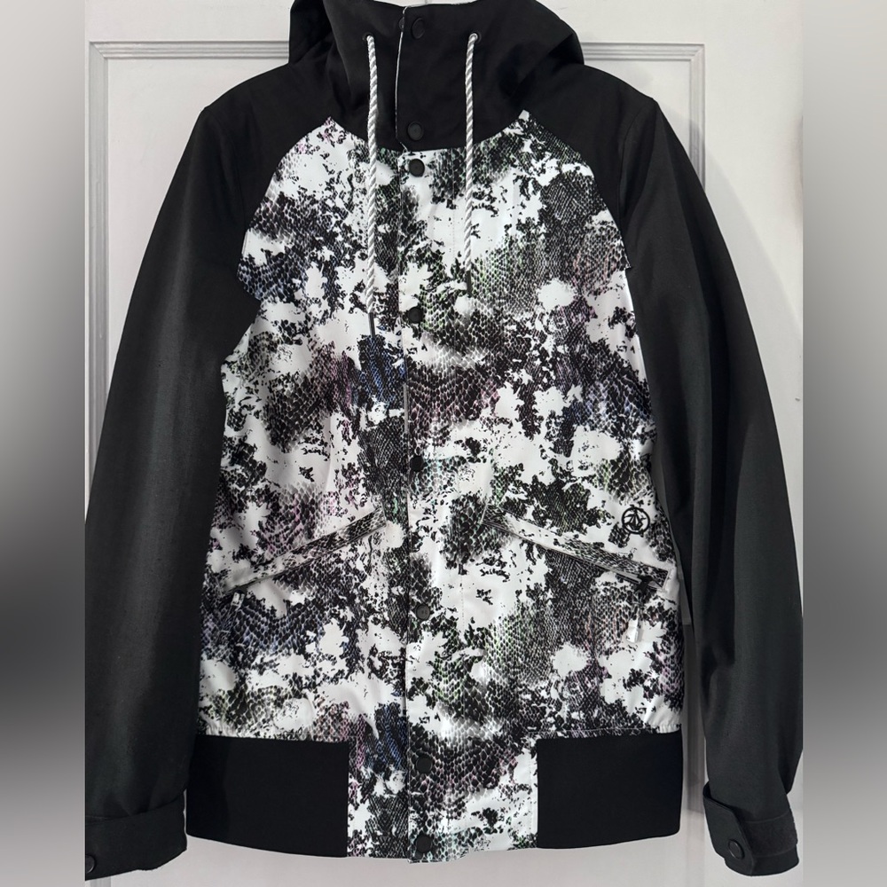 Volcom Bomber Aviator women’s snowboarding/snow jacket. Snakeskin design